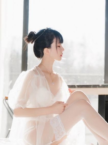 欧美街拍红色毛衣_BD韩语电影完整版