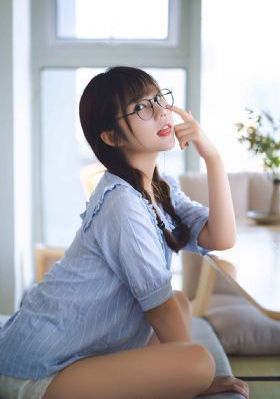 国产巅峰之作小君黑超皮裤在线_JVID性感写真